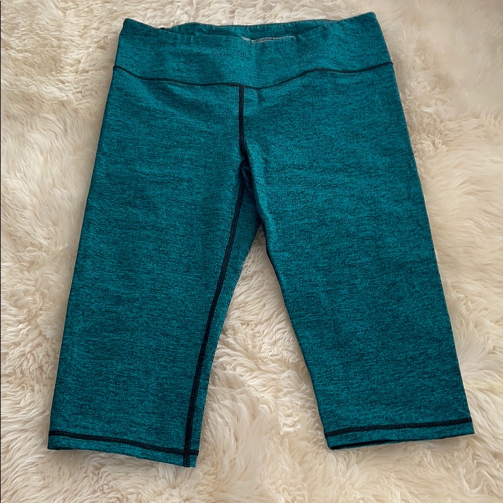 Sz L Victoria’s Secret Sport Capri Leggings